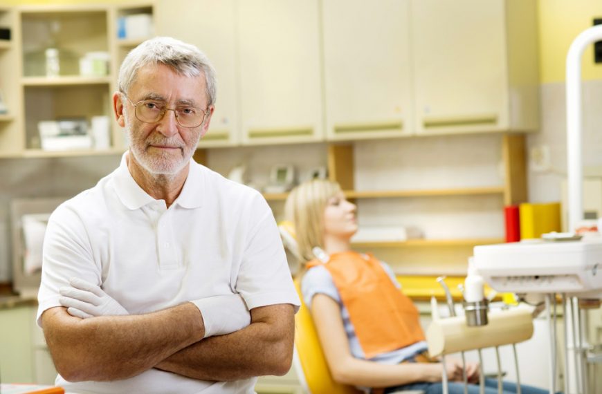 How Do I Choose the Right Cosmetic Dentist?
